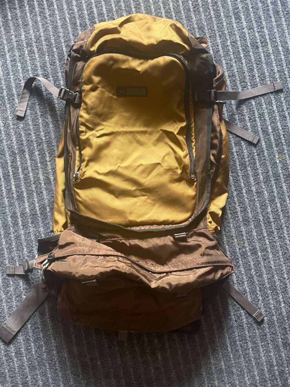 REI Pinnacle Hiking Alpine Backpack Model 13104 65 Liters 4 pounds 9 oz - Picture 2 of 16
